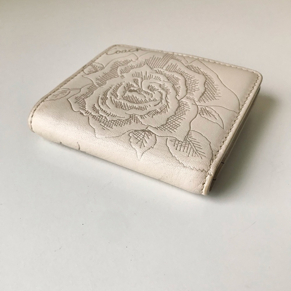 Coach Metallic Rose Embossed Leather Compact Wallet, Rare 2000’s - Picture 7 of 16